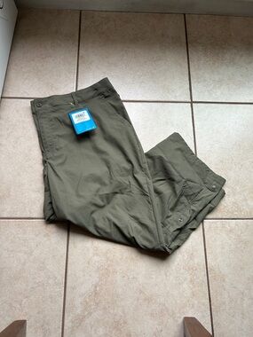 Columbia Olive Cargo Pants for women’s